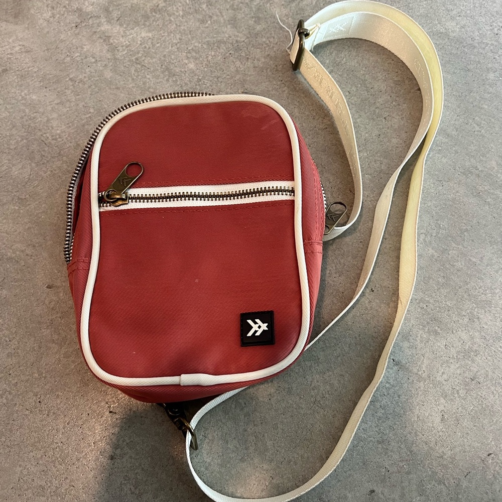 Trendy Crossbody Bag in Red and Cream